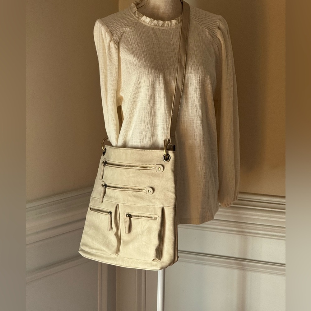 Shiraleah Cream Vegan Leather Shoulder Bag with Practical Design - Picture 11 of 12